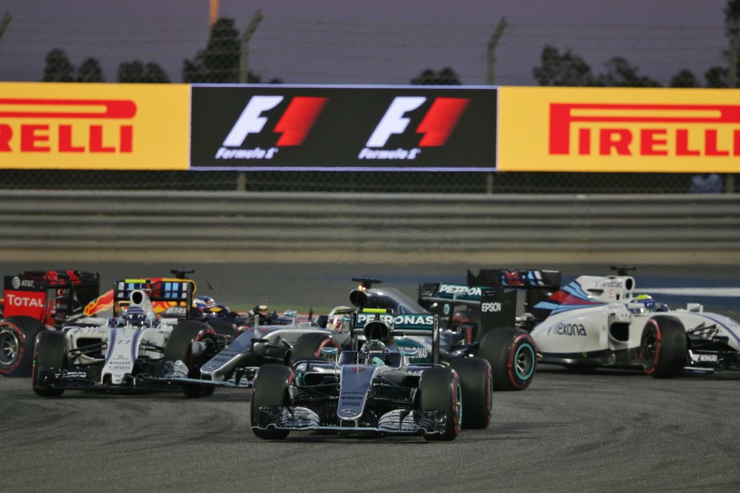 Rosberg võitis Bahreinis juba esimeses kurvis