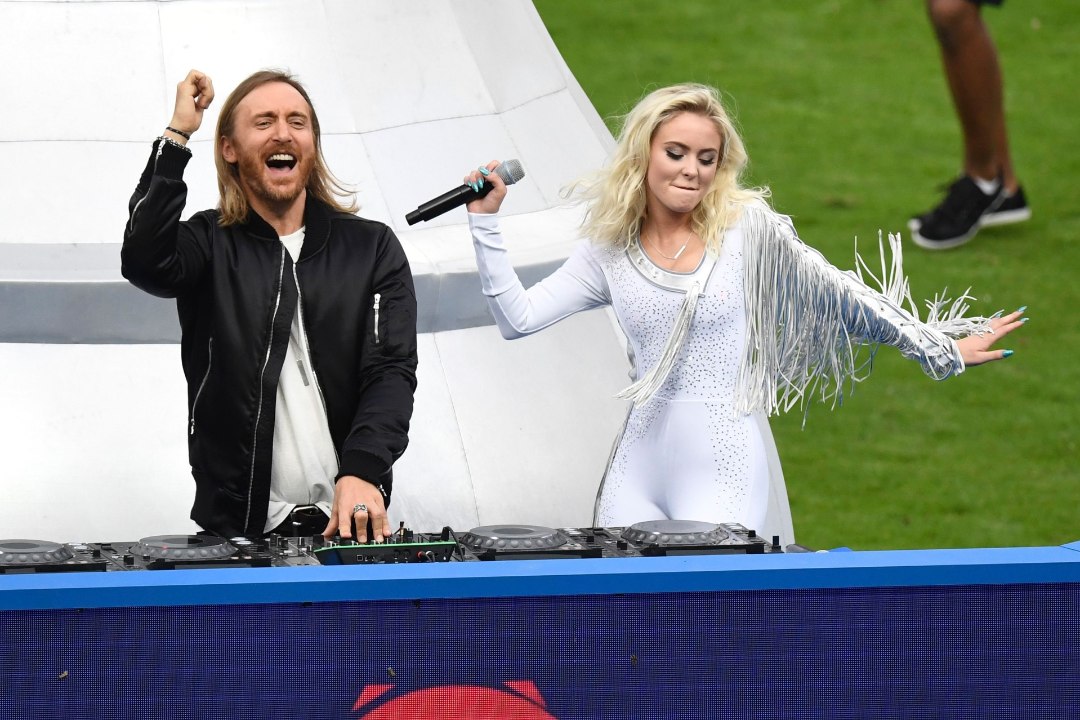 FOTOD | Jalgpalli EMi lõputseremoonialt ei puudunud blond kaunitar, hiigeltrofee ega viiulid