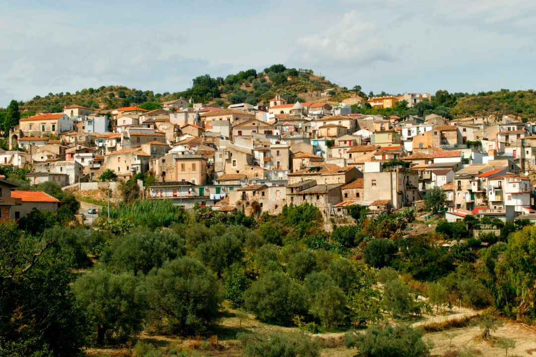 Itaalia mahajäetud mägiküla taaselustati migrantidega