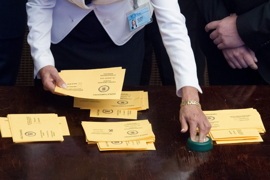 Indrek Tarand seab presidendivalimised kahtluse alla: riigikogulased vehkisid salajase hääletamise ajal pilte teha!