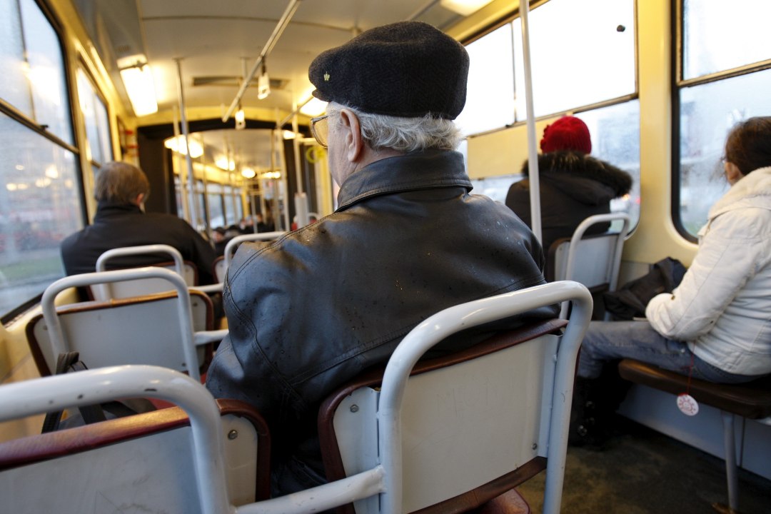 Kas bussis vanainimestele istekoha pakkumine on nende tervisele kahjulik?