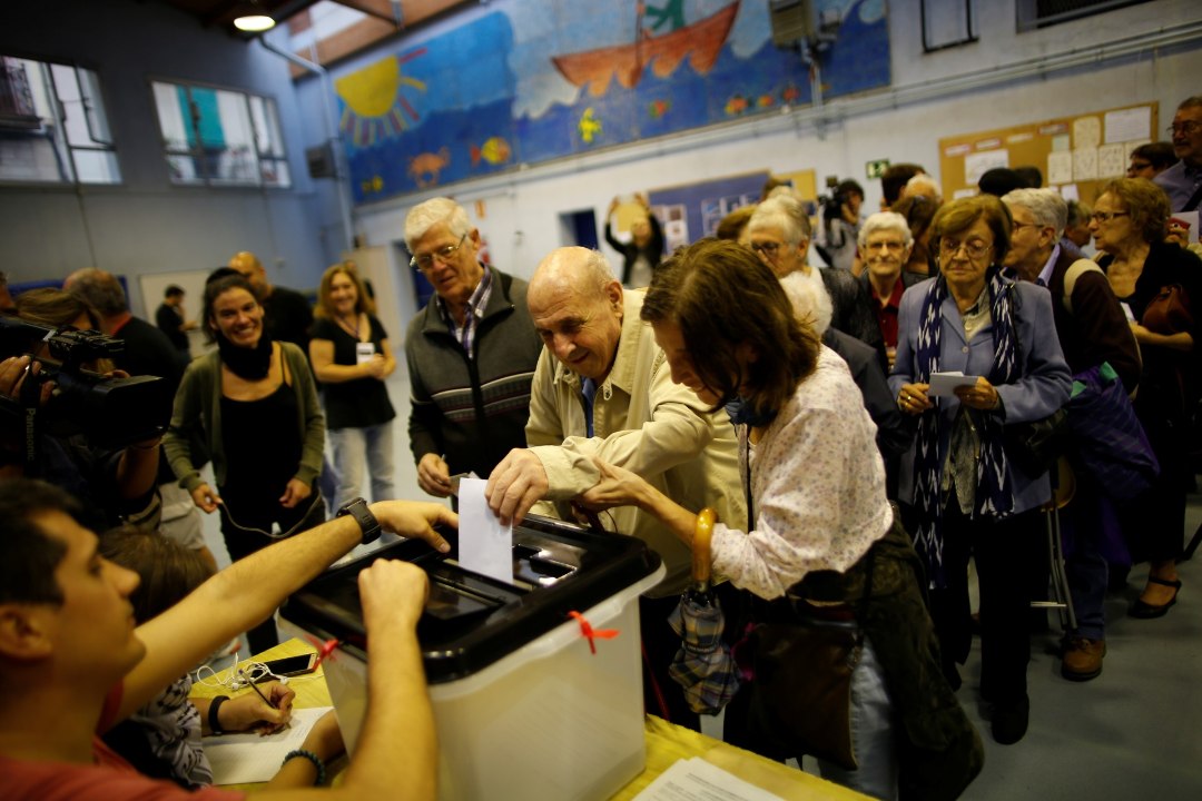 Katalaan iseseisvuse poolt hääletamisest: hääletamine läks aeglaselt, sest Hispaania valitsus segas pidevalt servereid