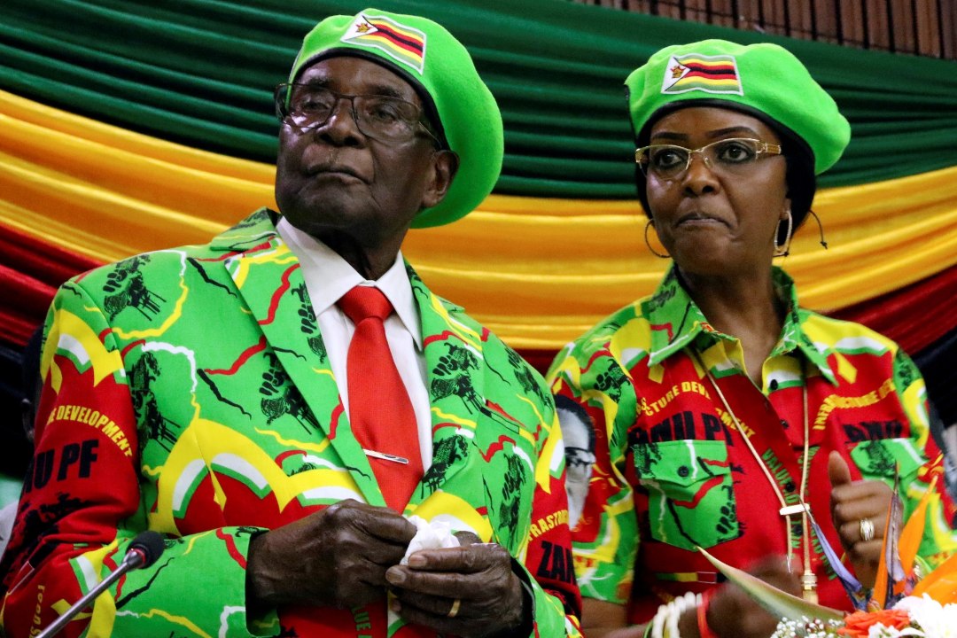 Mugabet süüdistatakse, et ta laskis naisel võimu võtta