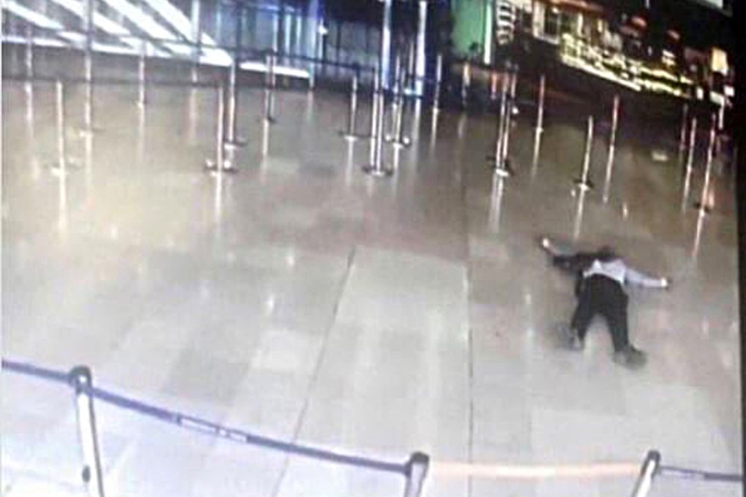 Pariisi lennujaamas tulistanud mehe verest leiti jälgi narkootikumidest ja alkoholist