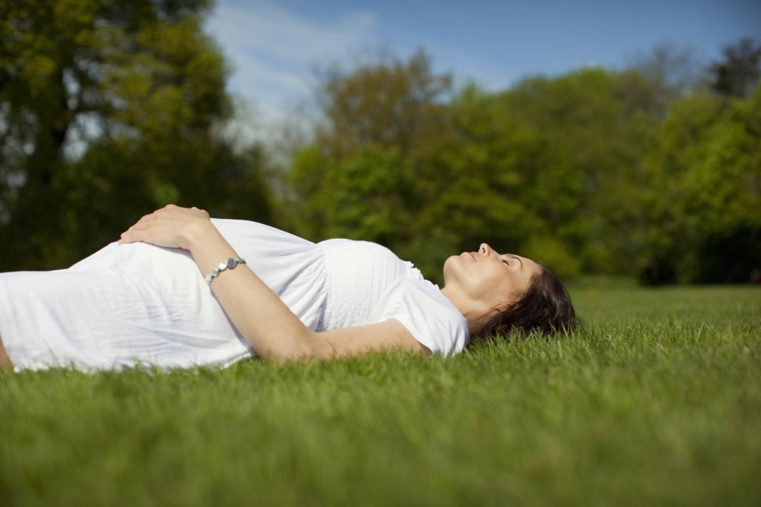 KUMMALINE TREND: rasedad hingavad oma kõhu sisse?!