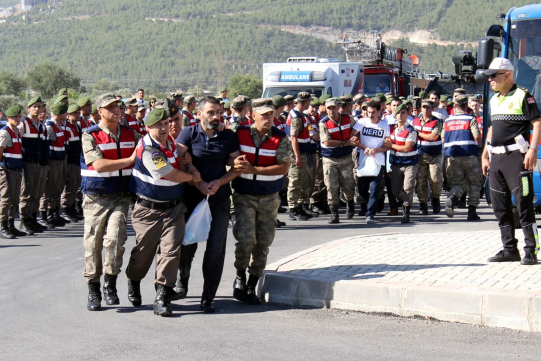 ÜKS AASTA RIIGIPÖÖRDEKATSEST: türklased elavad haarangute ja vahistamiste hirmus
