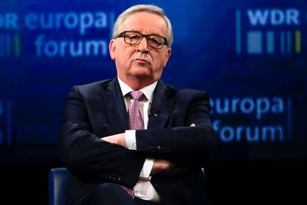 Jean-Claude Juncker pidi täna astuma pea inimtühja parlamendisaali