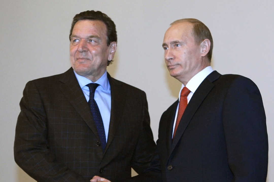 Ekskantsler Gerhard Schröder: „Mind laimatakse Merkeli huvides!“