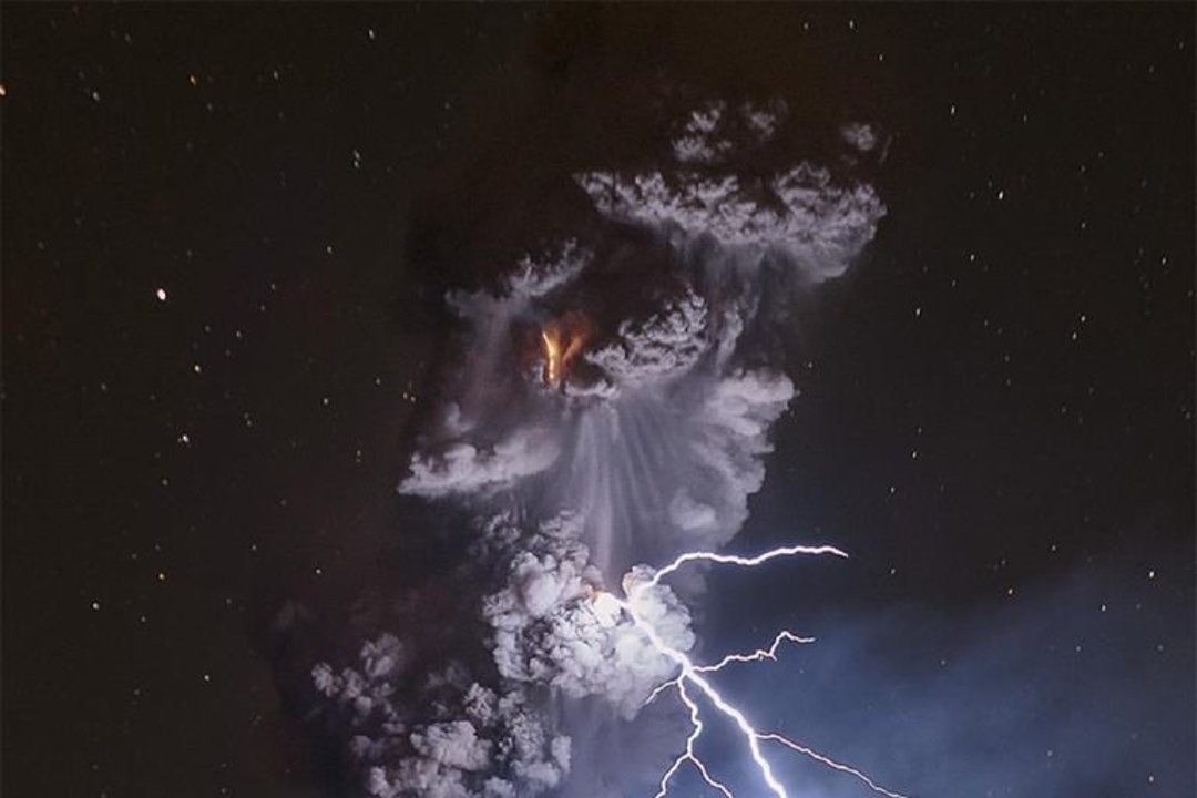 National Geographic kuulutas välja aasta parima reisifotograafi, Grand Prix' tõi Colima vulkaan