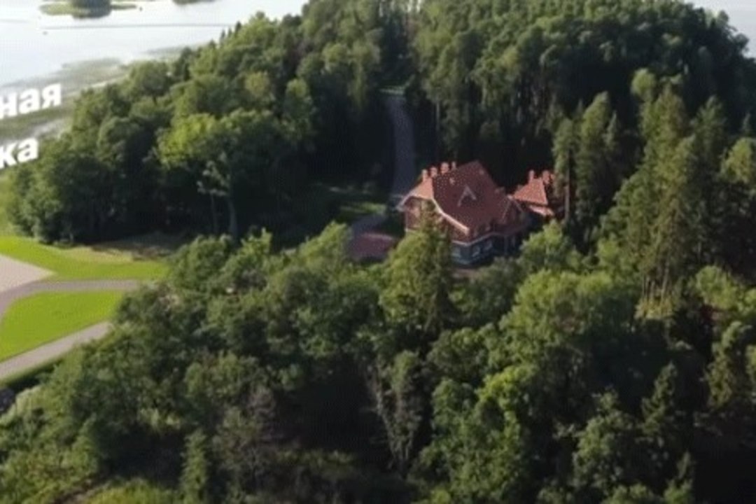 VIDEO | Navalnõi avaldatud droonivideos näeb Putini kiivalt varjatud villat