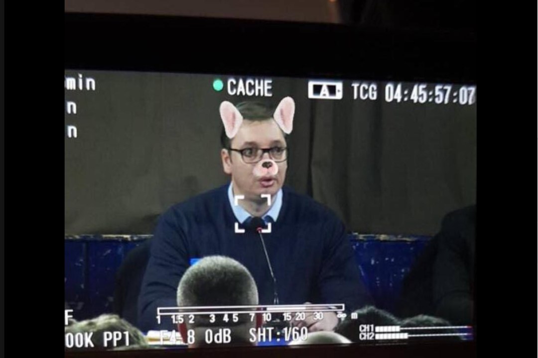 SKANDAAL: Albaania reporter kasutas Serbia presidendi fotol Snapchati filtrit