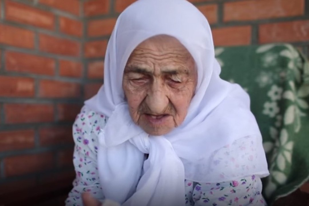 Maailma vanim naine, 129aastane tšetšeenlanna väidab, et ta pole oma elus mitte ühtegi päeva õnnelik olnud