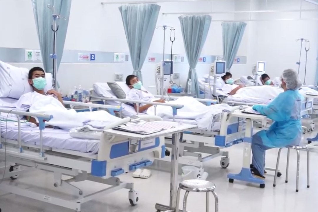 VIDEO | Tai jalgpallipoisid taastuvad haiglas