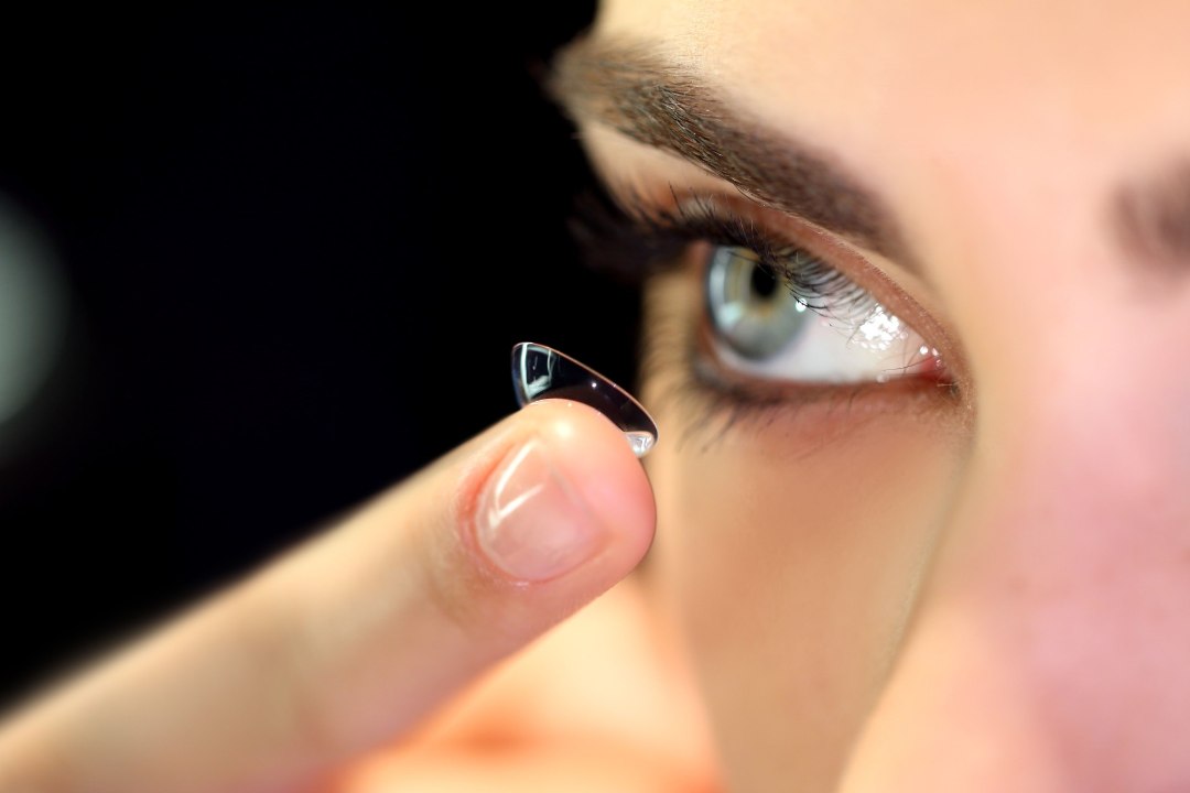 OPTOMETRIST SELGITAB: nii väldid kontaktläätsi kandes ohtlikke silmapõletikke