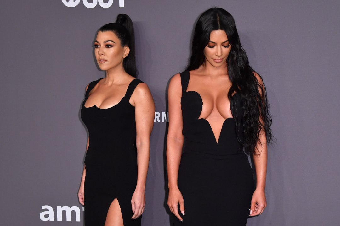Kardashiani-sõsarate dekoltee lasi büstil uljalt välkuda
