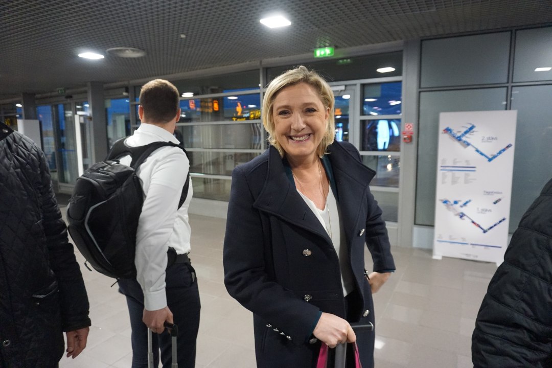 REPORTAAŽ RIIA–TALLINN: kuidas ma lendasin sadu kilomeetreid staarpoliitik Marine Le Peni naeratuse nimel