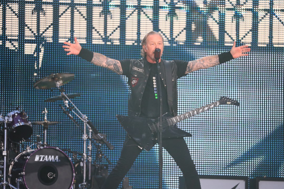 VIDEO | Metallica üllatas kontserdil eestikeelse looga „Insener Garini hüperboloid“