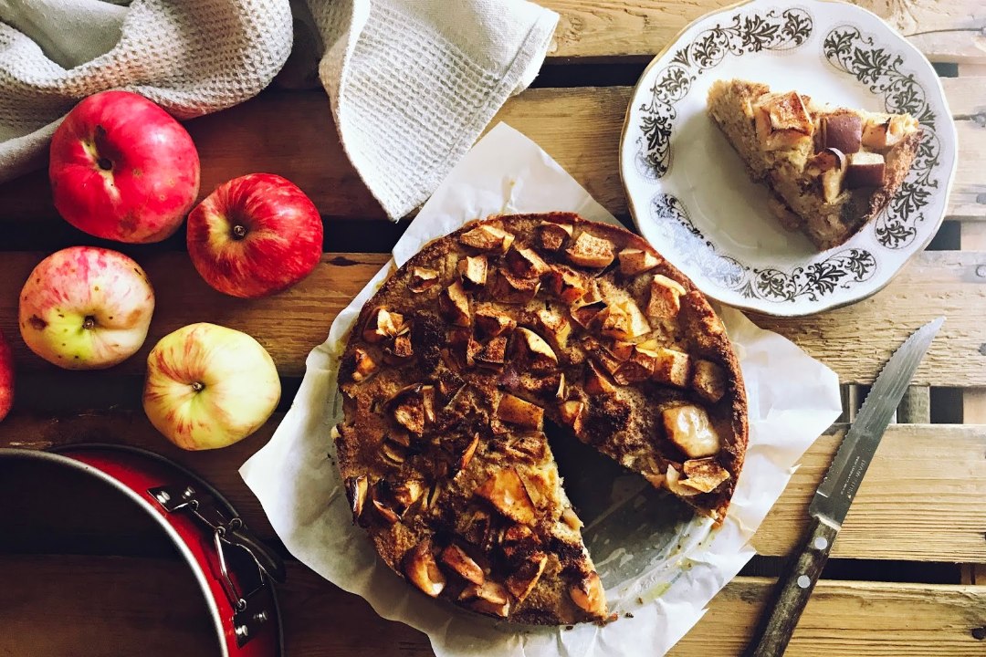 Hooaja lemmik magusroog: kodune õunakook ricotta ja mandlitega