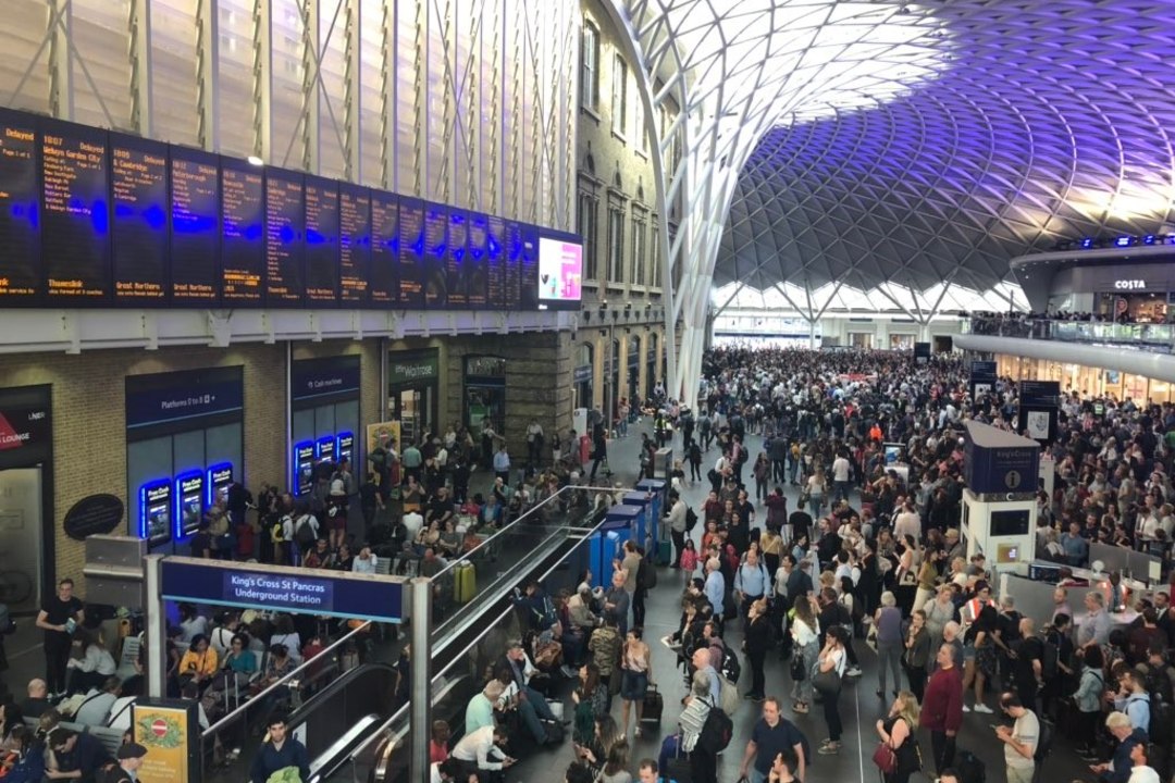 VIDEO | Paanika Suurbritannias: massiline elektrikatkestus jättis miljon klienti vooluta, inimesed jäid metroosse lõksu