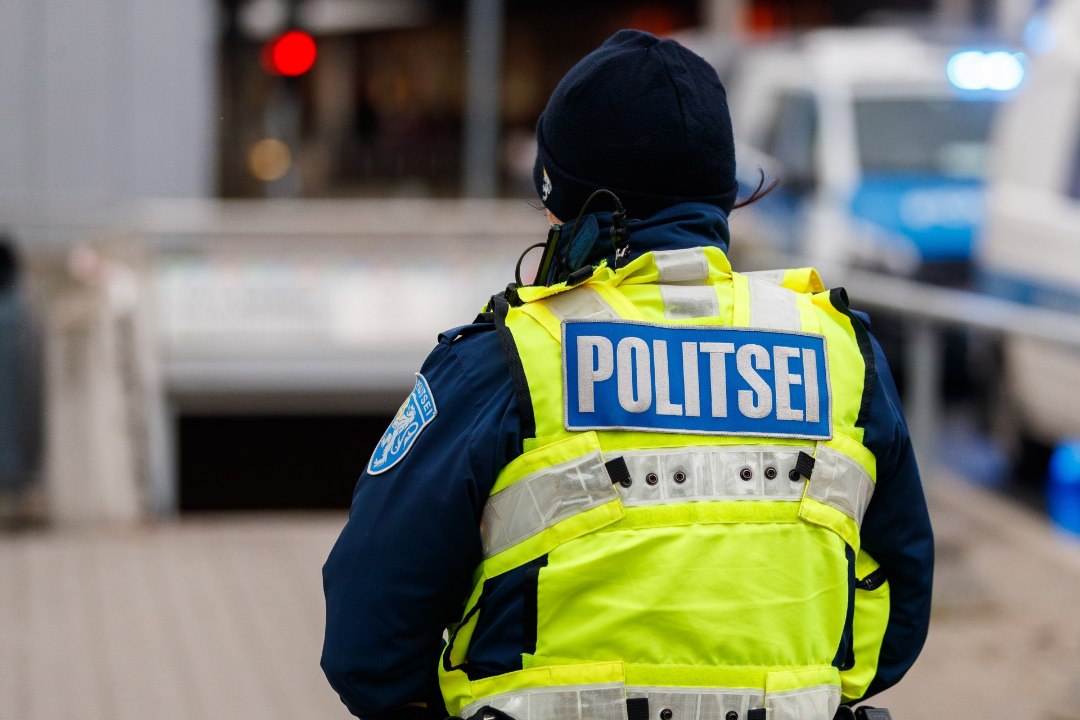 NUTIKAS MASIN: Haaberstis juhtunud liiklusõnnetuses kutsus abi kohale avariisse sattunud auto