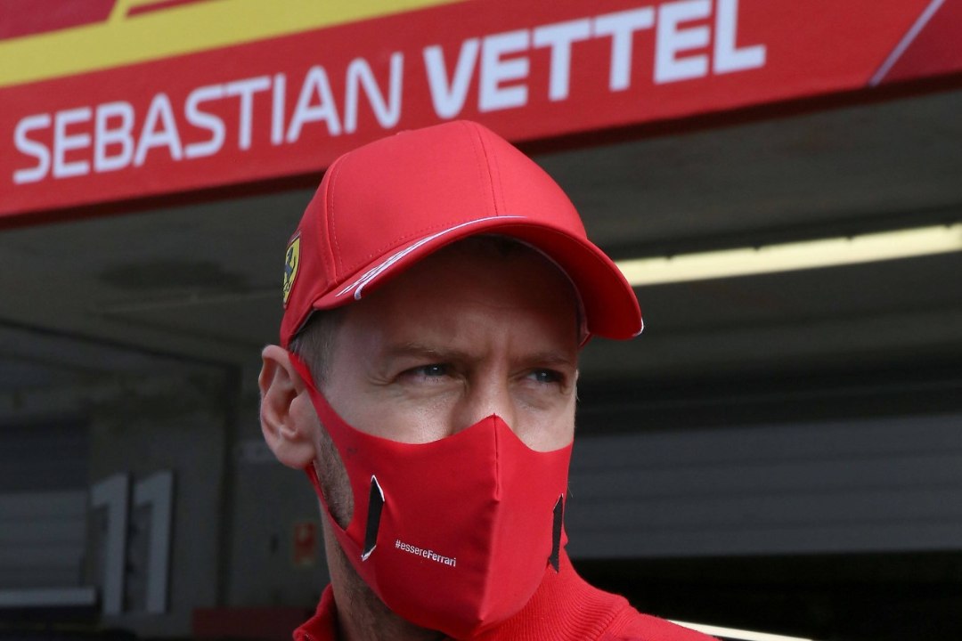 Sebastian Vetteli raju vandenõuteooria: Ferrari teine auto on palju kiirem, ainult idioot ei saa sellest aru