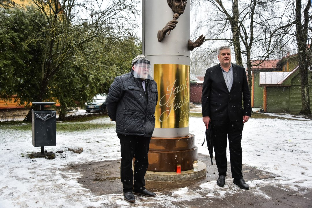 FOTOD JA VIDEO | Viljandis avati Jaak Joala skulptuur