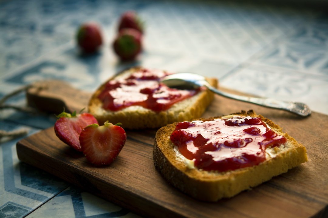 KINDLA PEALE MINEK: klassikaline vanaemade maasikamoos
