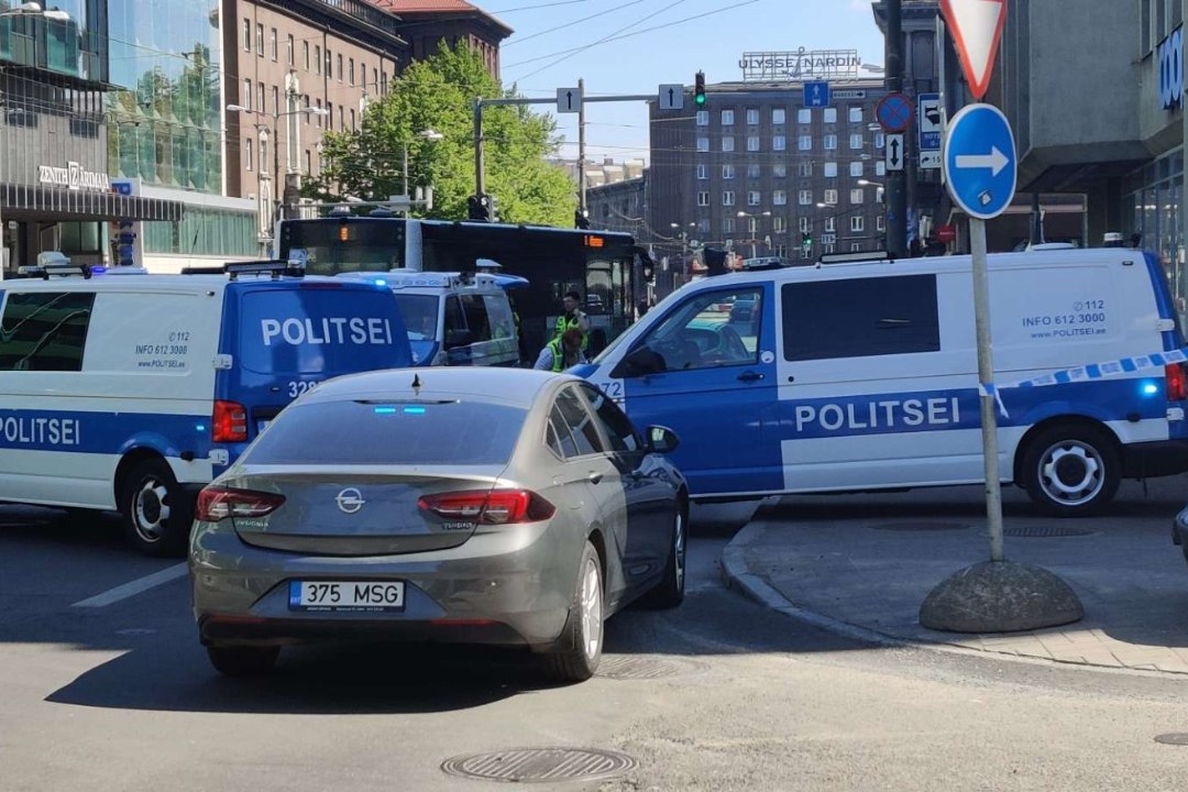 FOTOD SÜNDMUSKOHALT | Tallinna kesklinnas hukkus liiklusõnnetuses jalakäija