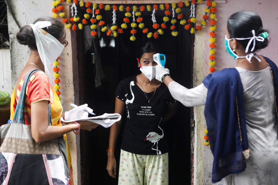 ÜLE VIIE MILJONI NAKATUNU: karantiini leevendanud Indias levib viirus üha kiiremini