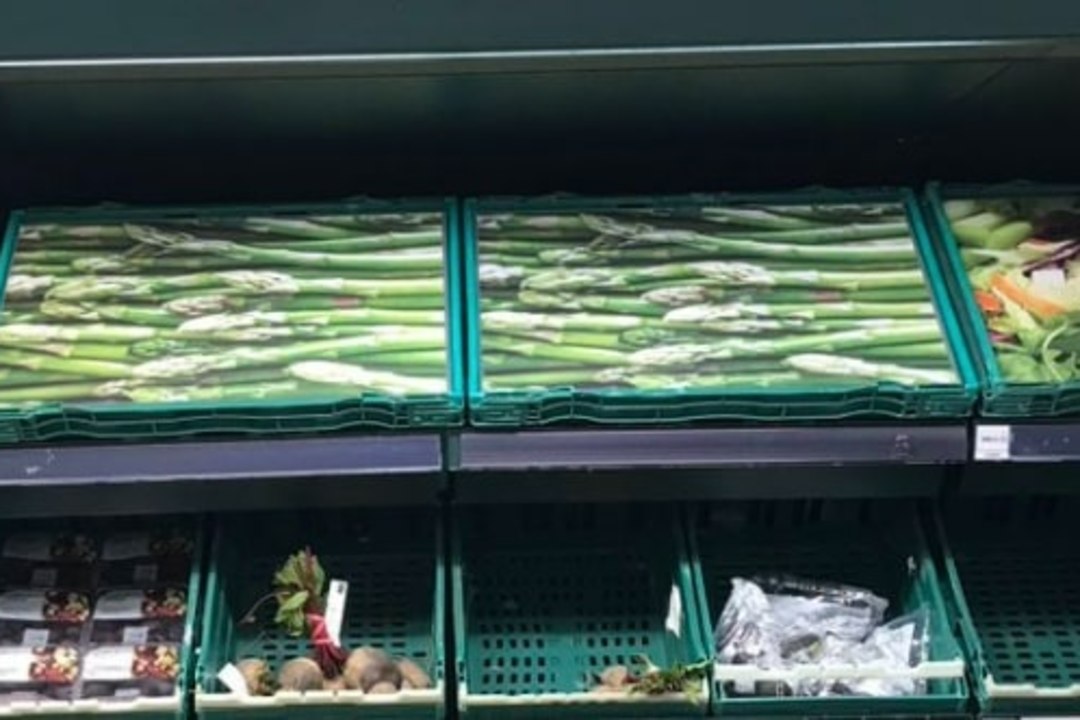 POTJOMKINLIK LÄHENEMINE: Briti supermarketid varjavad lettidel haigutavat tühjust