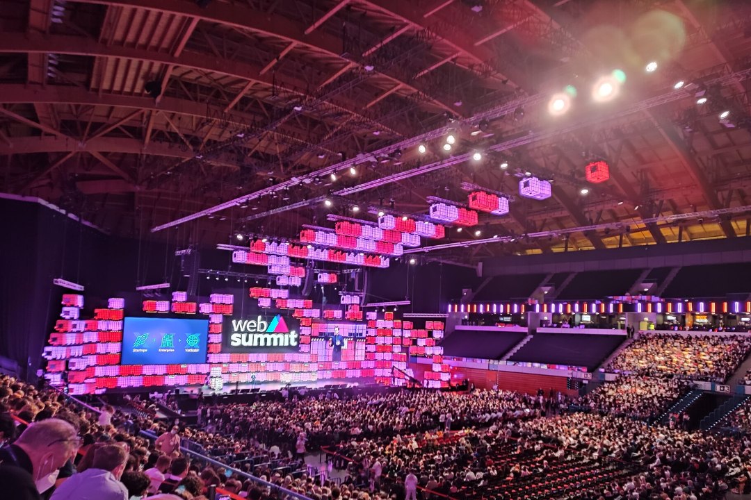 VIDEO JA GALERII | ÜLE 42 000 OSALEJA JA 152 TONNI TOITU! Web Summit purustab rekordeid: patsiga IT-poiste kohtumisest võrsus maailma suurim idufirmade kogunemine 