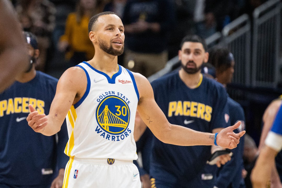 Curry jõudis NBA kaugvisete rekordi lävele. Kullamäe: „Ta viskab kolmeseid parema protsendiga kui mõni pumbatud Kaera-Jaan korvi alt. Miks mitte siis laadida?“ 