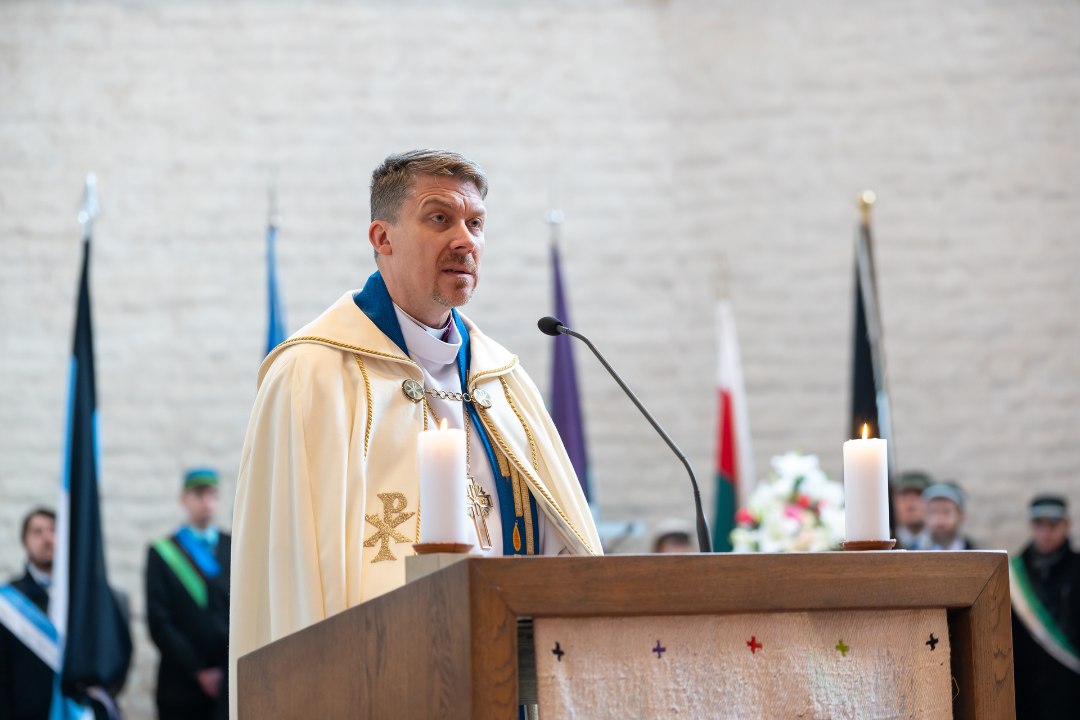 VALITUKS SAI PRESIDENDI KODUKIRIK: peapiiskop peab jõuluõhtu jumalateenistust Puhjas