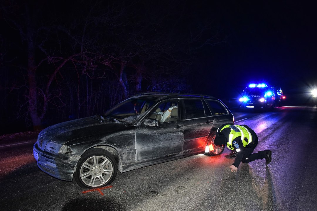 GALERII | Politsei eest põgenenud BMW võeti rajalt maha siiliga