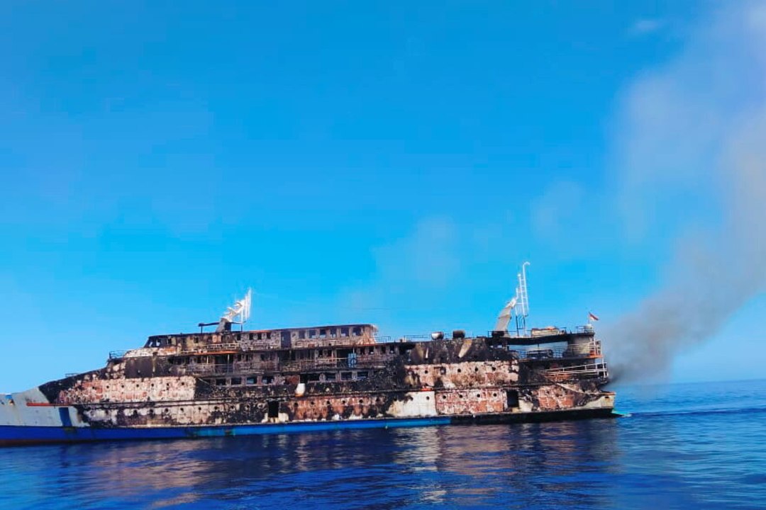 Indoneesia laevapõlengust päästeti 274 inimest, ent üks on veel kadunud 