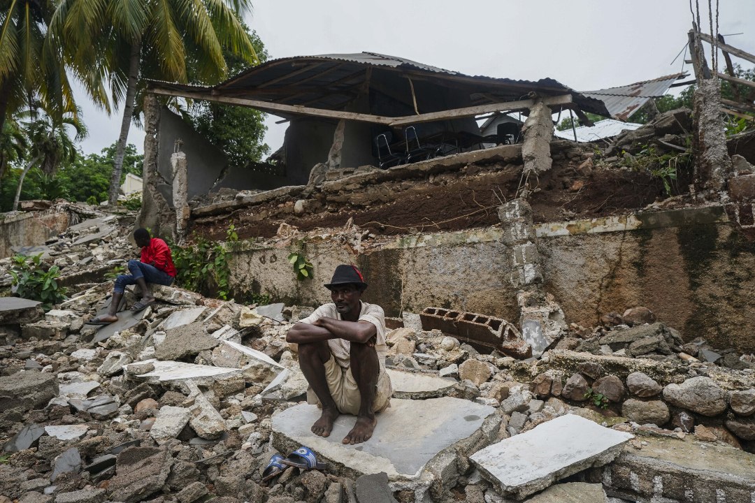 HAITI RUSUV OLUKORD: tugevale maavärinale järgnes päästeoperatsioone raskendav torm