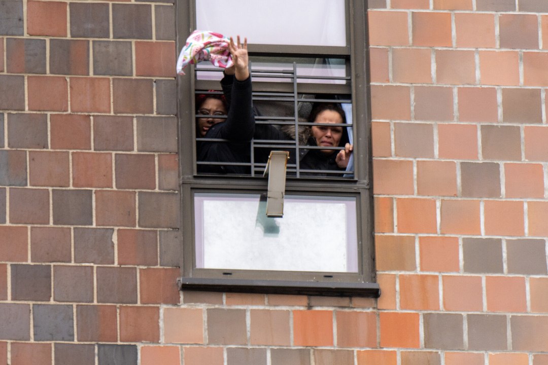 OHVRID IGAL KORRUSEL: New Yorgi kortermaja põlengus hukkus 19 inimest