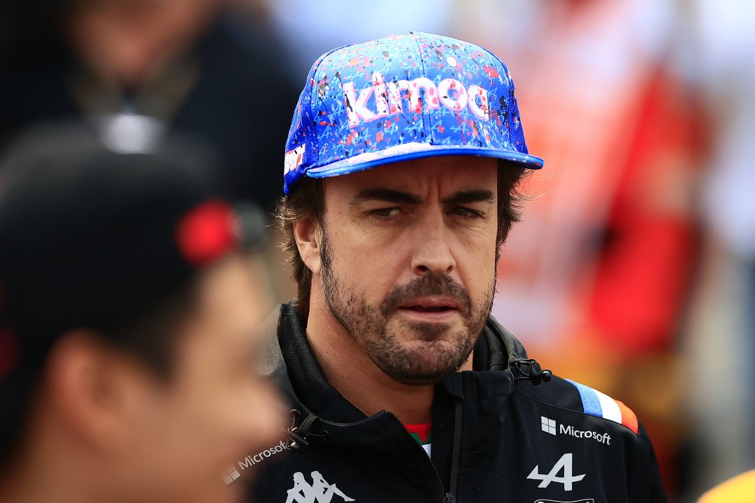 Fernando Alonso kahtlustab, et tiim keerab talle meelega käru