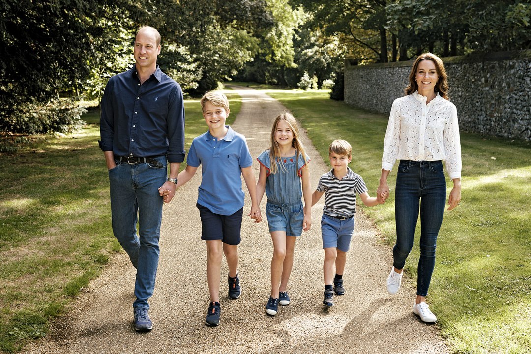 William ja Kate avaldasid uue jõulukaardi – tähelepanu köidavad printsessi püksid!