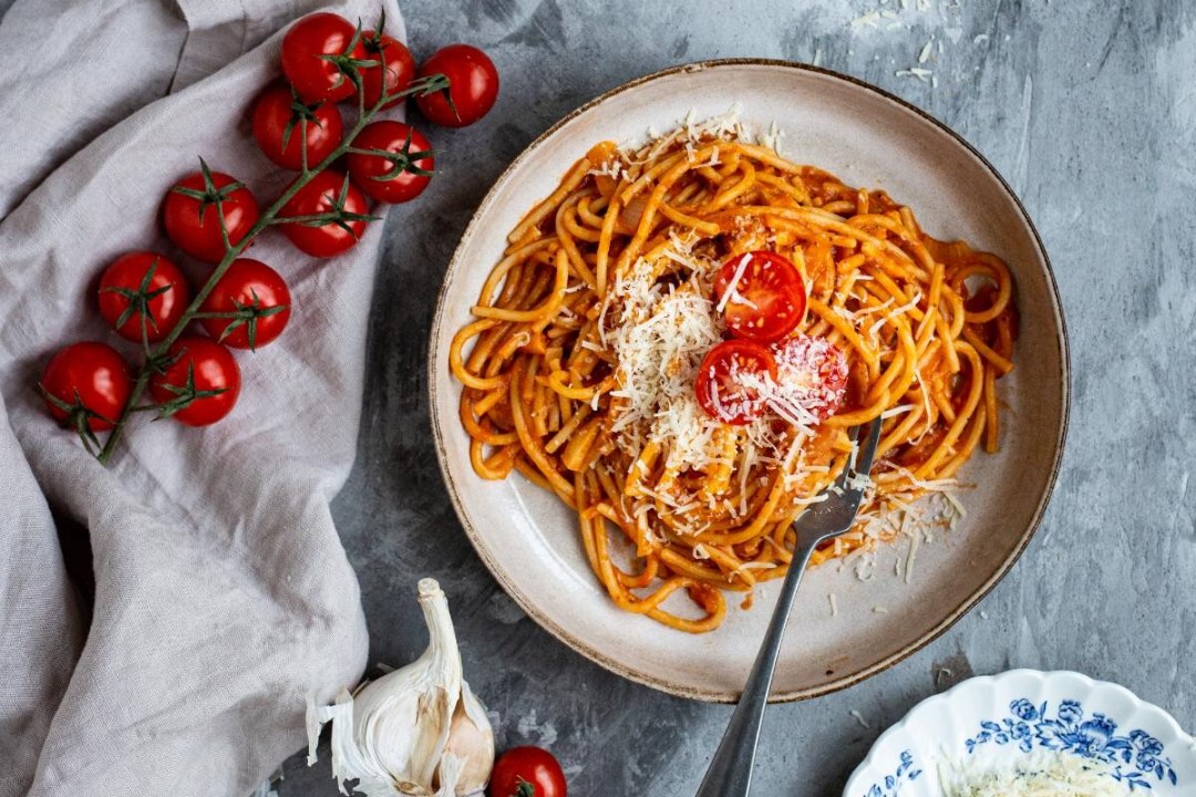 HEAD RAHVUSVAHELIST SPAGETIPÄEVA! Valmista isuäratavad spagetid tomatikastmega, mis maitsevad tervele perele