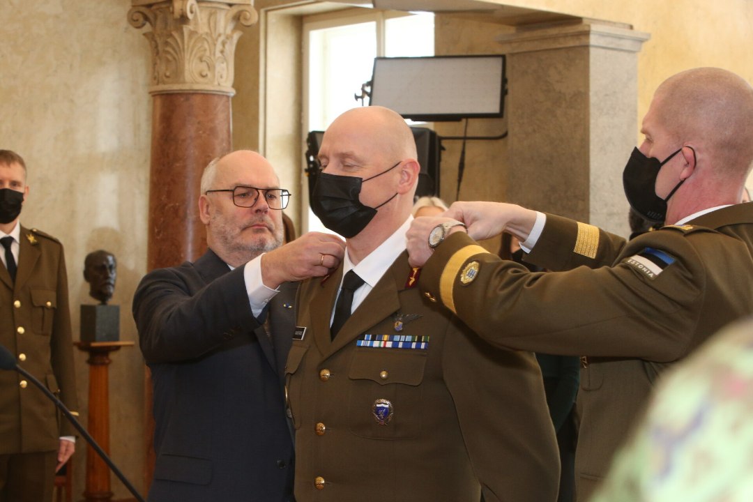 GALERII | President Karis andis Kaitseväe Akadeemia ülemale kolonel Vahur Karusele üle brigaadikindrali auastmetunnused