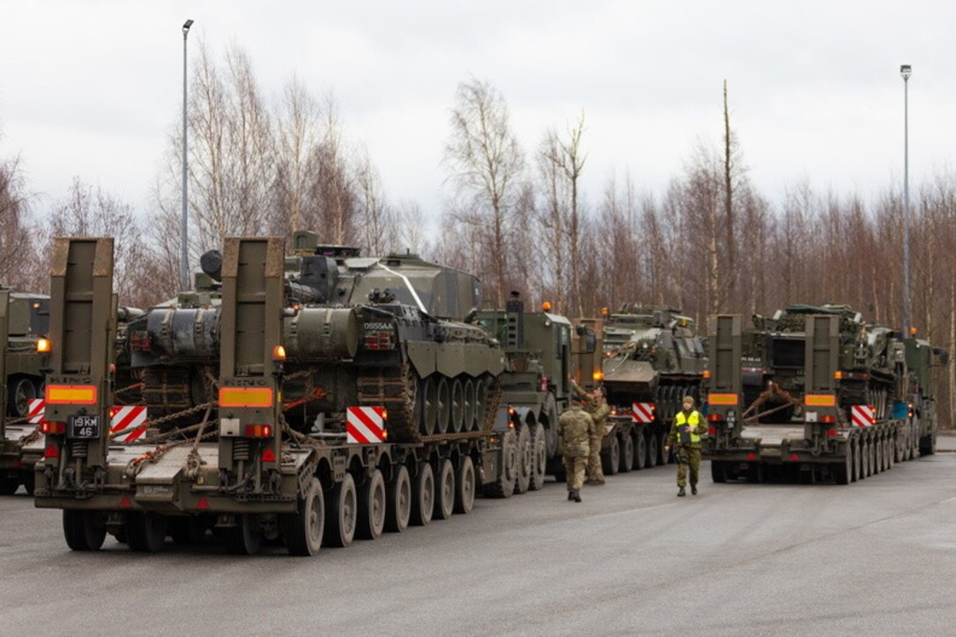 VIDEO JA FOTOD | Esimesed NATO lahingugruppi tugevdava Briti üksuse kolonnid jõudsid Eestisse