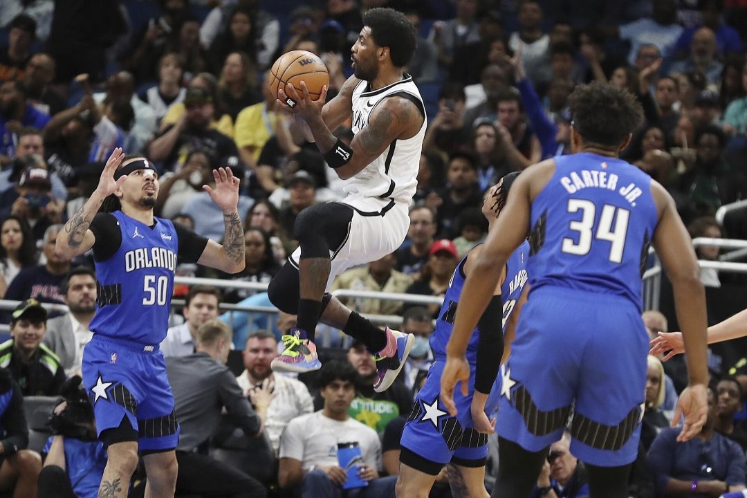 NBA staarid paugutavad järjest poolesajapunktiseid mänge. Kas sama hooga pannakse põhihooaja lõpuni?