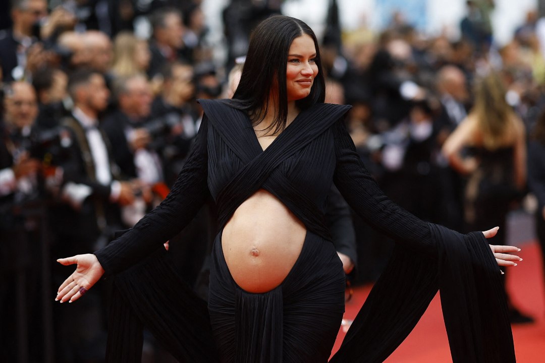 KÕHT PALJAKS! Victoria’s Secreti veteranmodell võtab Rihanna rasedamoest šnitti