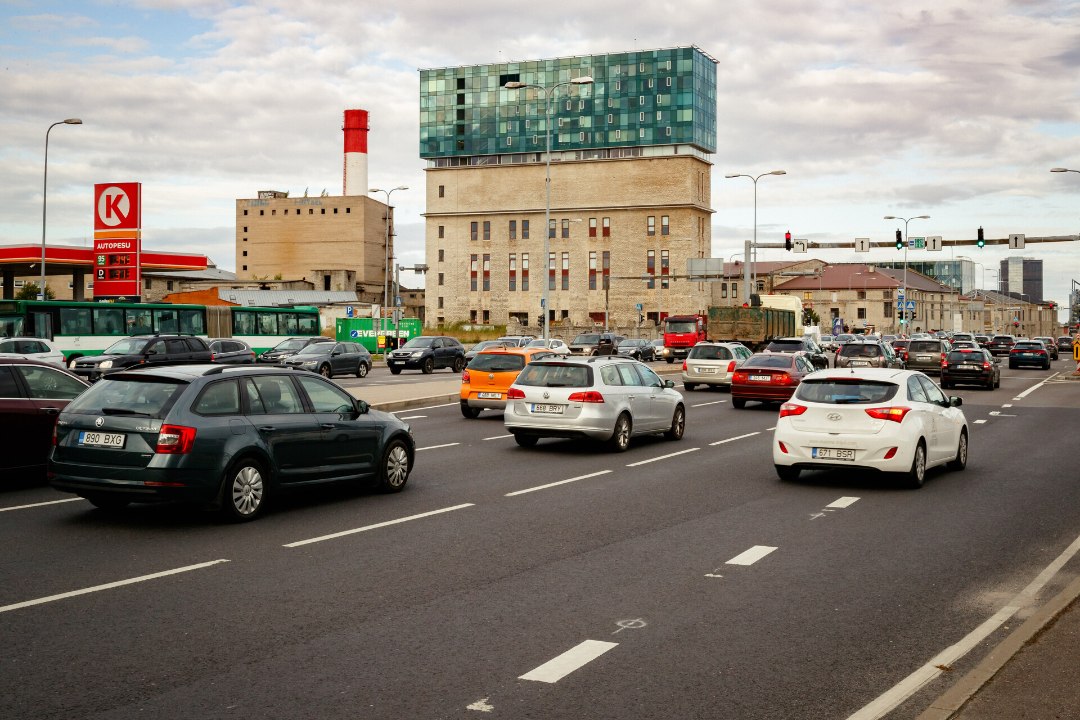 Kirglikult autousku: eestlane autosõidule alternatiive ei otsi