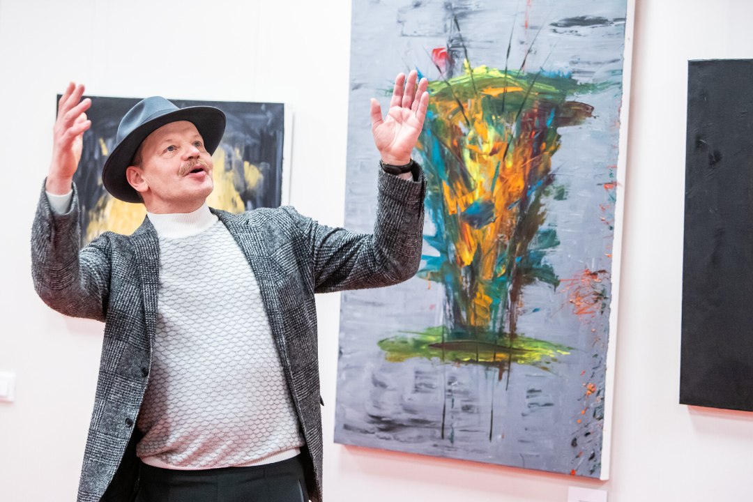 GALERII | Hendrik Toompere avas oma maalinäituse: ma pole kunagi seda õppinud ja olen väga vilets joonistaja