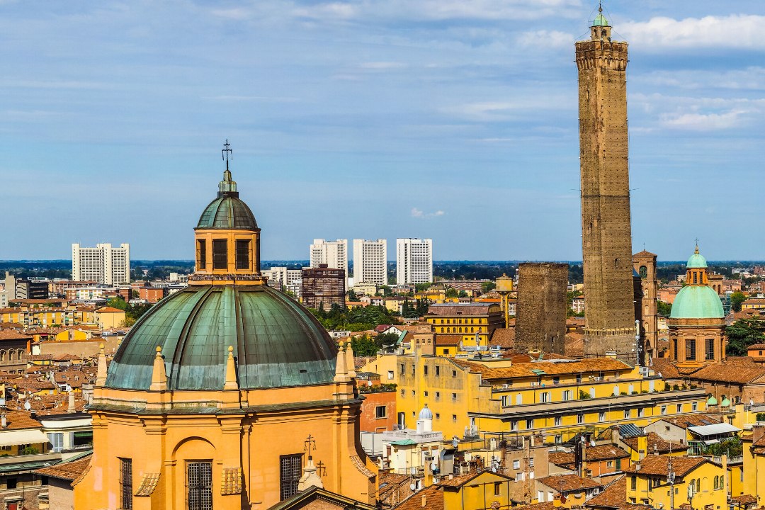 TORN KUKUB KOKKU? Itaalias Bologna linnas suleti keskaegne torn