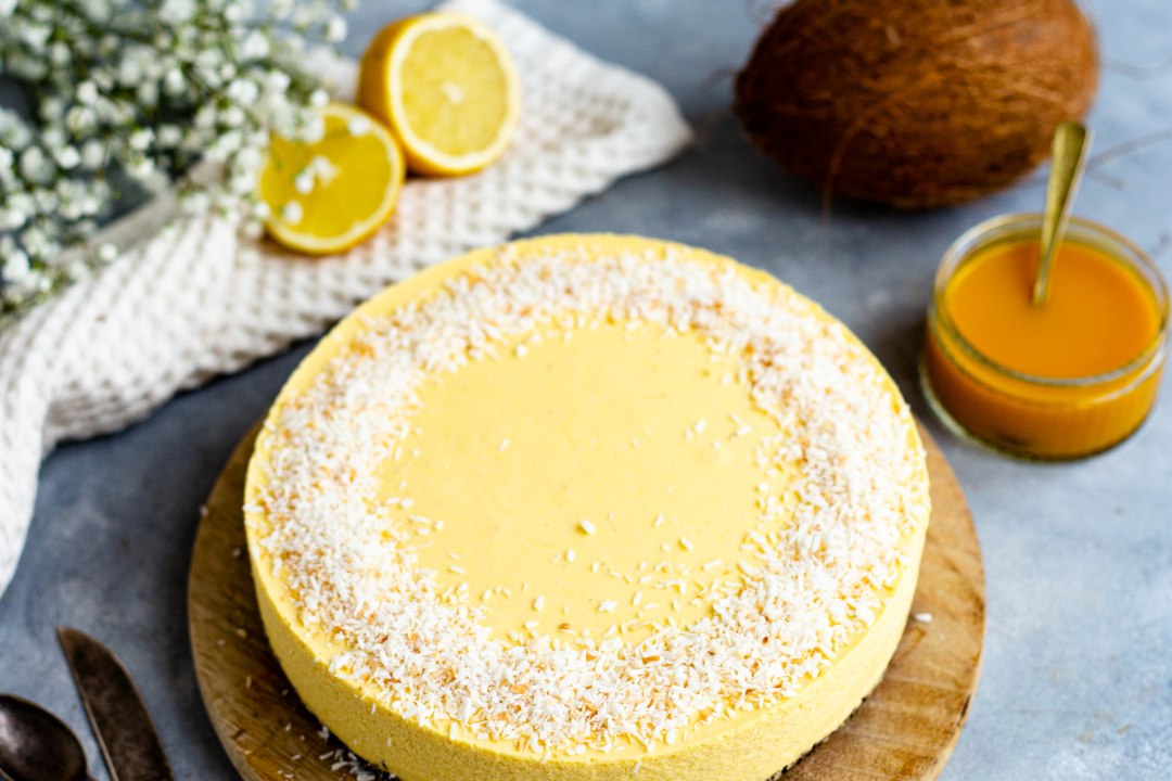 Aromaatne mango-jogurtikook: kevadine aroomibukett ühes koogis