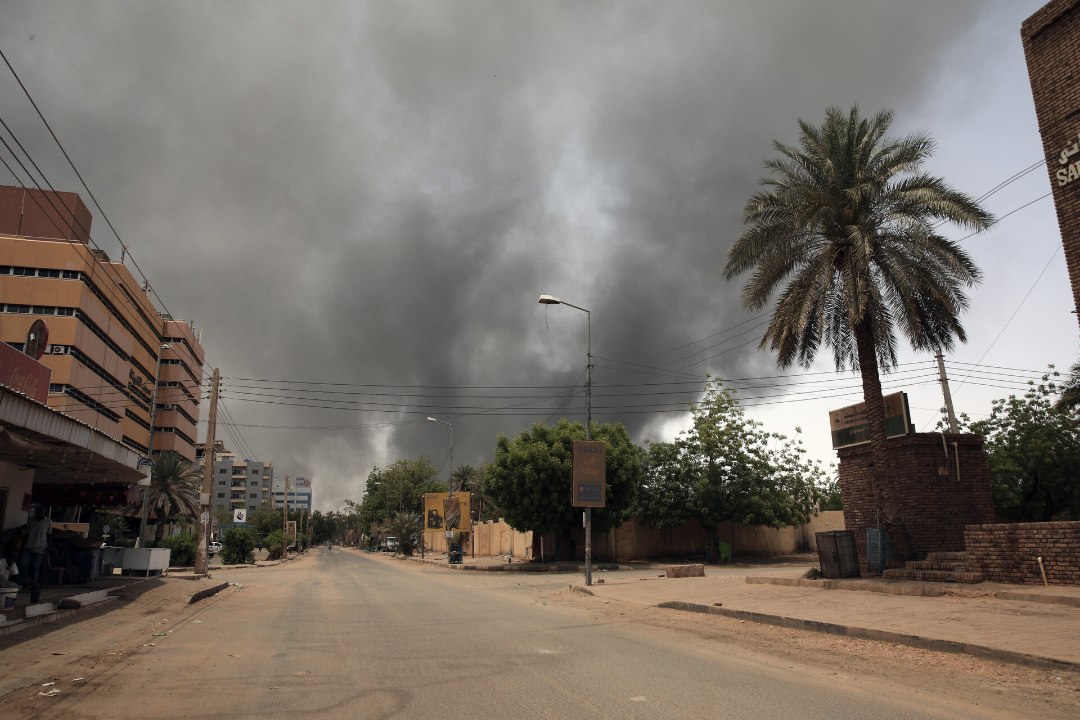 PÜSSITÄRIN TÄNAVATEL! Sudaani riigipöördekatses on hukkunud ligi 100 inimest