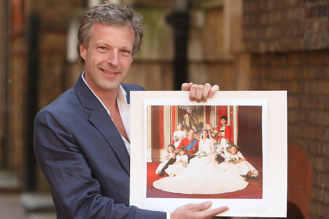 „KÕHT, TISSID JA HAMBAD!“ Charlesi kroonimisportreede fotograaf paljastab perfektse foto saladused
